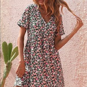 Pretty Garden short sleeve v-neck A-Line sun dress. Size L. New with tags.